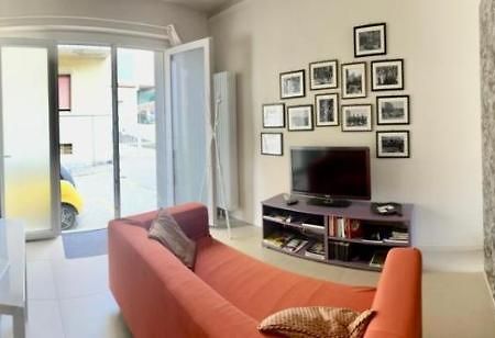 Piccolo Loft In Centro Asti Apartment ภายนอก รูปภาพ
